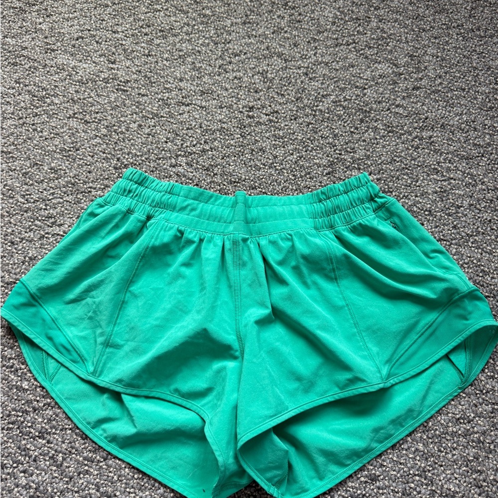 lululemon athletica green Athletic Hotty Hot shorts 2.5 inch, size 6